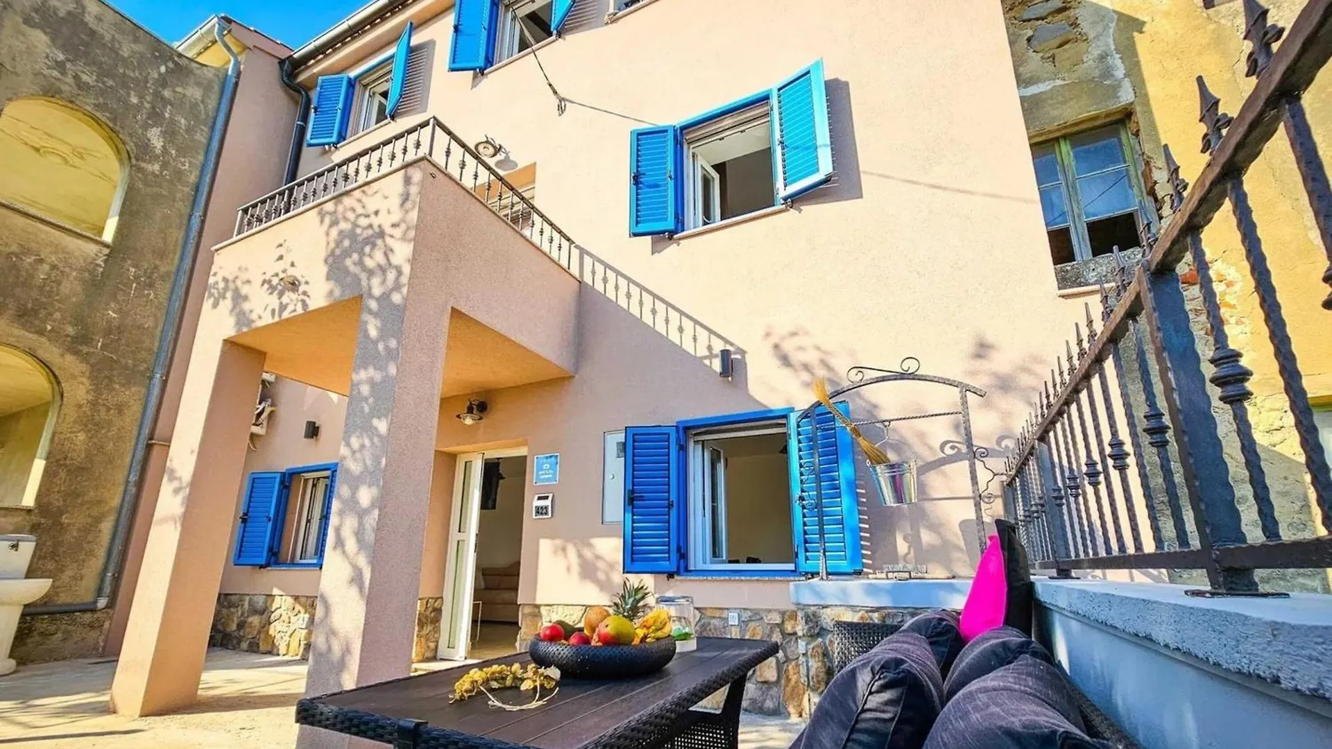 Harmony House Vito - Happy Rentals contacts